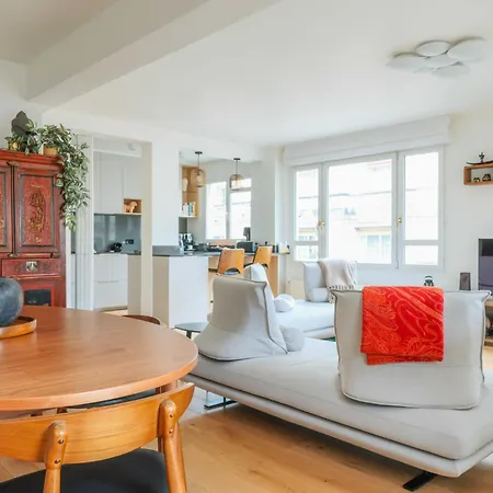 Charming With Terrace - In The Heart Of The 17th Parigi