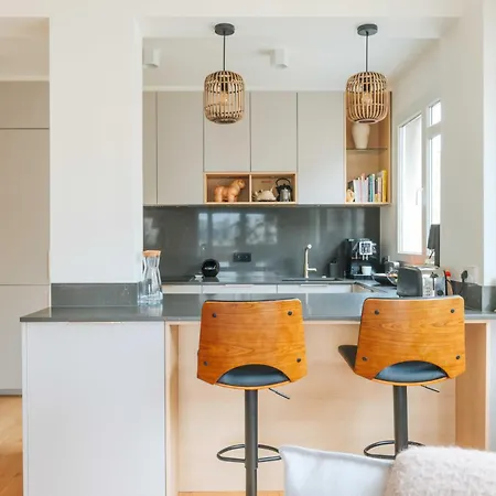Charming With Terrace - In The Heart Of The 17th