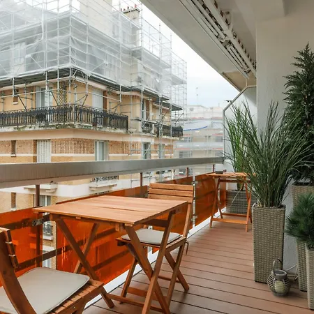 Charming With Terrace - In The Heart Of The 17th