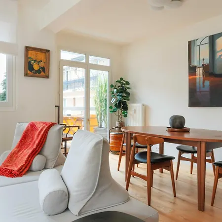 Apartment Charming With Terrace - In The Heart Of The 17th