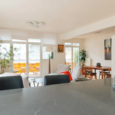 Charming With Terrace - In The Heart Of The 17th *