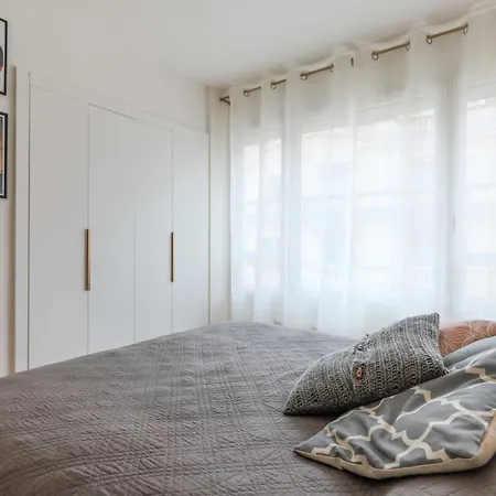 Charming With Terrace - In The Heart Of The 17th