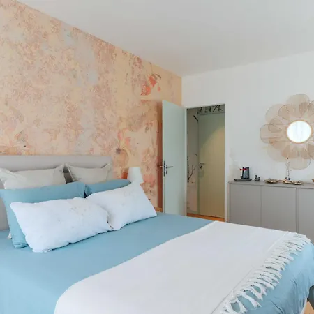 Apartment Charming With Terrace - In The Heart Of The 17th