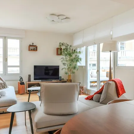 Charming With Terrace - In The Heart Of The 17th *