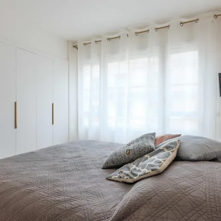 Apartment Charming With Terrace - In The Heart Of The 17th *