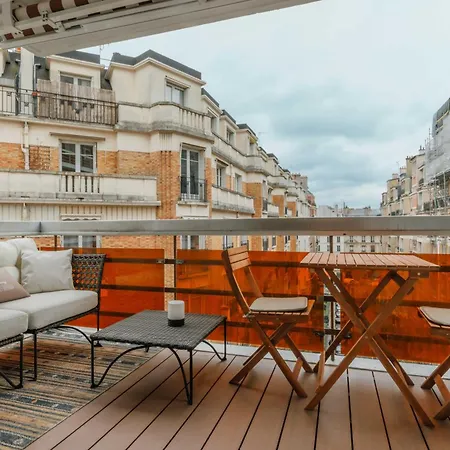 Charming With Terrace - In The Heart Of The 17th *