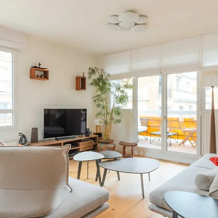 Apartment Charming With Terrace - In The Heart Of The 17th *